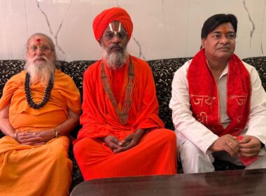 महामंडलेश्वर डॉ आदित्यानंद जी, संत कांताचार्य महाराज और श्री कृष्ण जन्मभूमि मुक्ति न्यास के अध्यक्ष महेंद्र प्रताप सिंह एडवोकेट